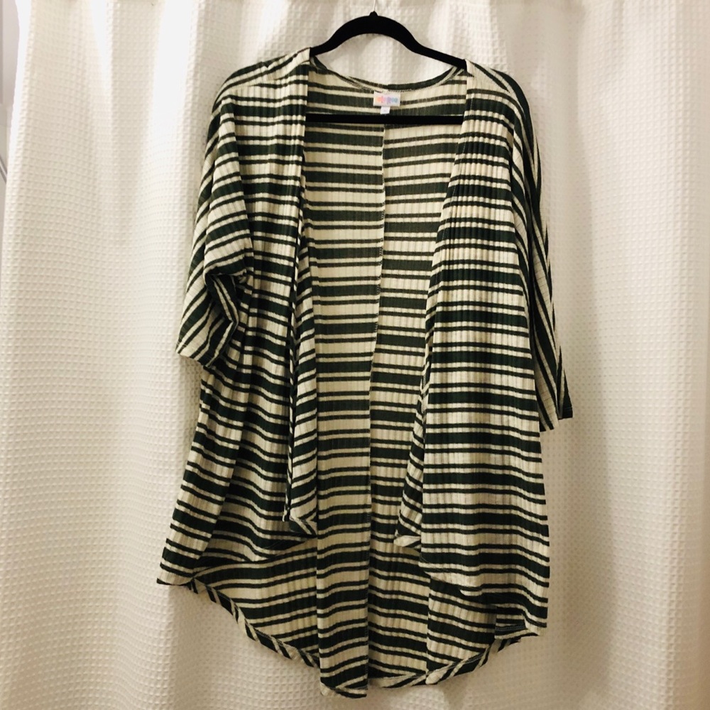 EUC LuLaRoe Lindsay Kimono Size M